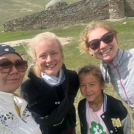 Rozalinda Guesthouse Naryn Bagian luar foto