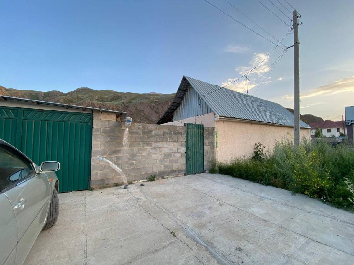 Rozalinda Guesthouse Naryn Bagian luar foto