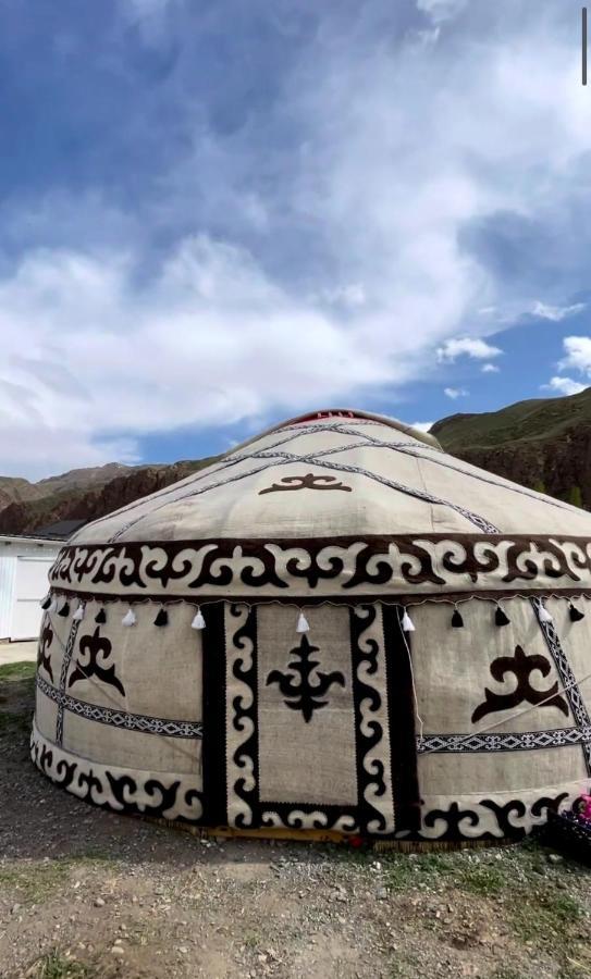 Rozalinda Guesthouse Naryn Bagian luar foto